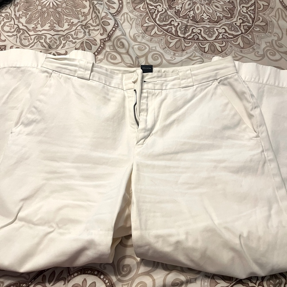 Gap, size 6 cropped white pants